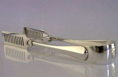 EDWARDIAN TAYLOR FAMILY CREST STERLING SILVER SERVING TONGS 1903 ANTIQUE 136G