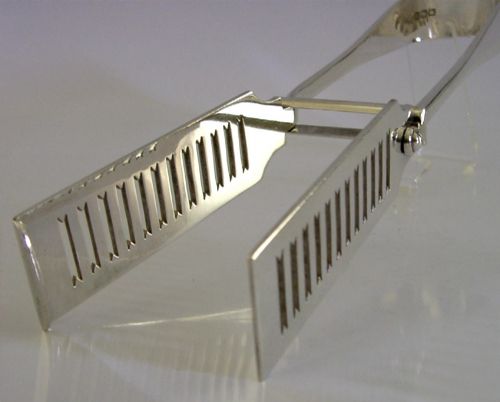 EDWARDIAN TAYLOR FAMILY CREST STERLING SILVER SERVING TONGS 1903 ANTIQUE 136G - ADDITIONAL PHOTO 3