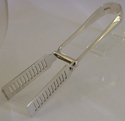 EDWARDIAN TAYLOR FAMILY CREST STERLING SILVER SERVING TONGS 1903 ANTIQUE 136G - ADDITIONAL PHOTO 5
