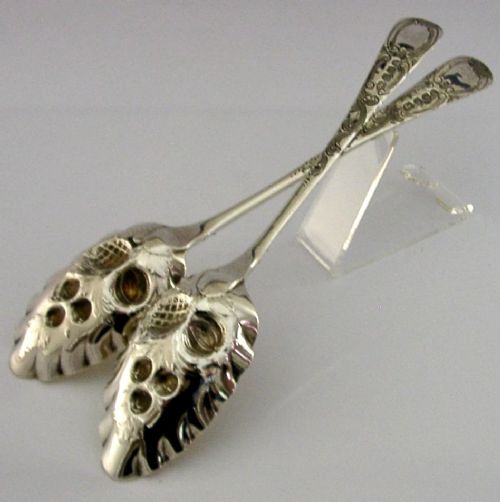 PAIR OF GEORGIAN STERLING SILVER FRENCH FAMILY CRESTED BERRY SERVING SPOONS 1803 - ADDITIONAL PHOTO 6