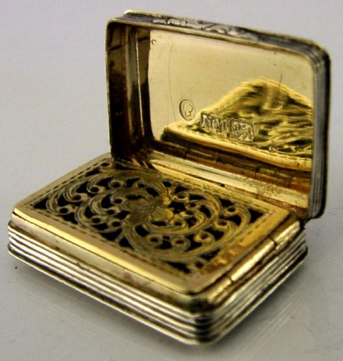 SUPERB NATHANIEL MILLS ENGLISH VICTORIAN STERLING SILVER VINAIGRETTE BOX 1843 - ADDITIONAL PHOTO 1
