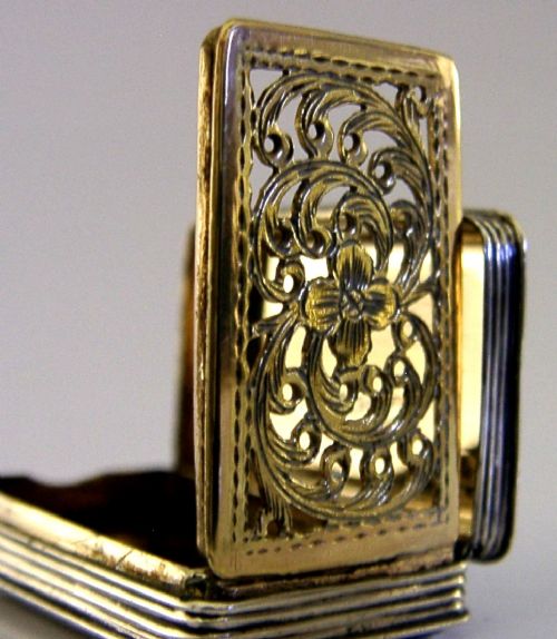 SUPERB NATHANIEL MILLS ENGLISH VICTORIAN STERLING SILVER VINAIGRETTE BOX 1843 - ADDITIONAL PHOTO 2