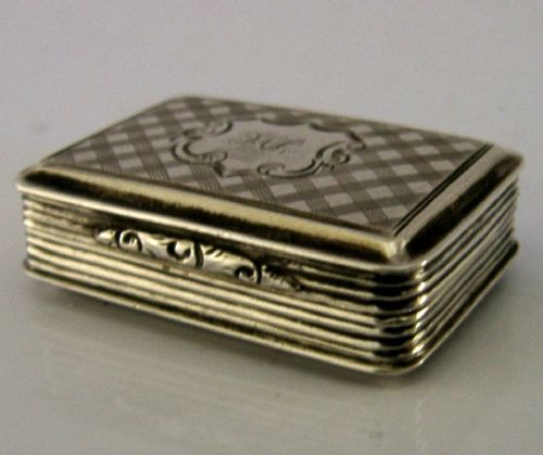 SUPERB NATHANIEL MILLS ENGLISH VICTORIAN STERLING SILVER VINAIGRETTE BOX 1843 - ADDITIONAL PHOTO 4