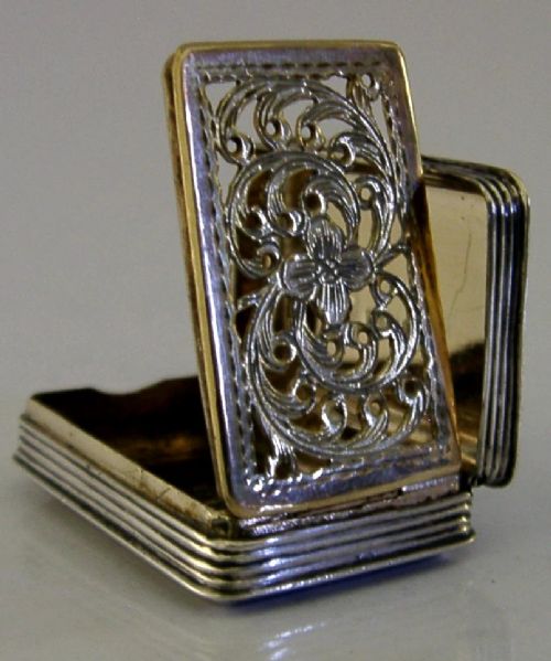SUPERB NATHANIEL MILLS ENGLISH VICTORIAN STERLING SILVER VINAIGRETTE BOX 1843 - ADDITIONAL PHOTO 6