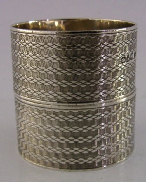 TWO ENGLISH CHESTER SOLID STERLING SILVER ENGINE TURNED NAPKIN RINGS 1929 50G - ADDITIONAL PHOTO 3