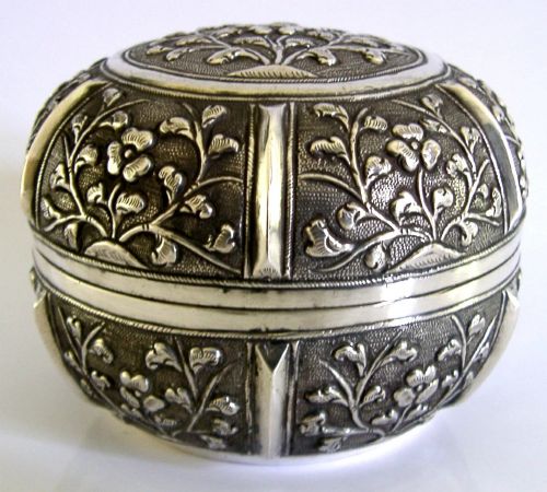 INDO CHINESE EXPORT SOLID SILVER BOX C1900 88G STUNNING ANTIQUE - ADDITIONAL PHOTO 1