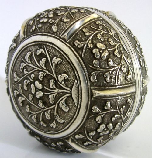 INDO CHINESE EXPORT SOLID SILVER BOX C1900 88G STUNNING ANTIQUE