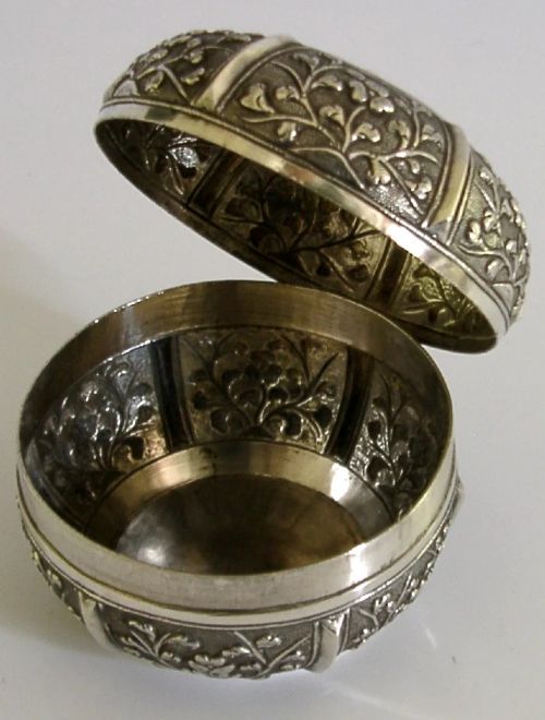 INDO CHINESE EXPORT SOLID SILVER BOX C1900 88G STUNNING ANTIQUE - ADDITIONAL PHOTO 3