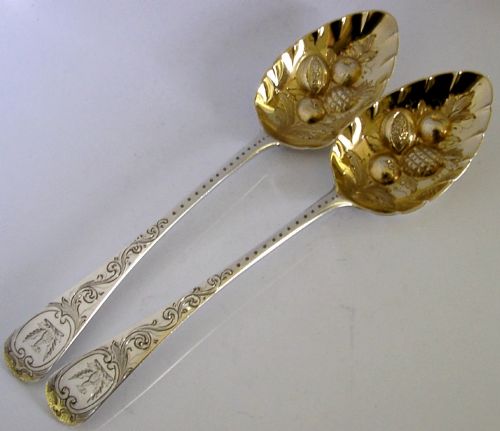 PAIR OF GEORGIAN STERLING SILVER FENWICK FAMILY CRESTED BERRY SERVING SPOONS 1815