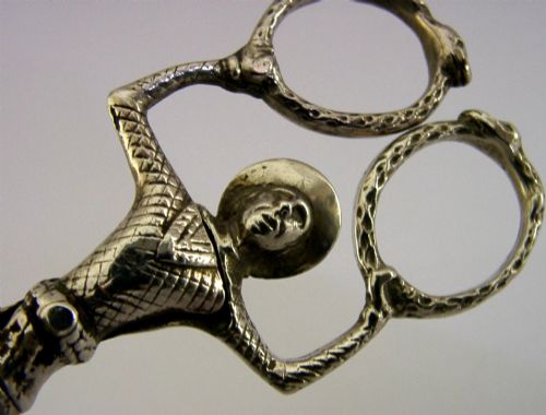 CHESTER STERLING SILVER HARLEQUIN JESTER SUGAR TONGS NIPS CHESTER 1902 - ADDITIONAL PHOTO 1