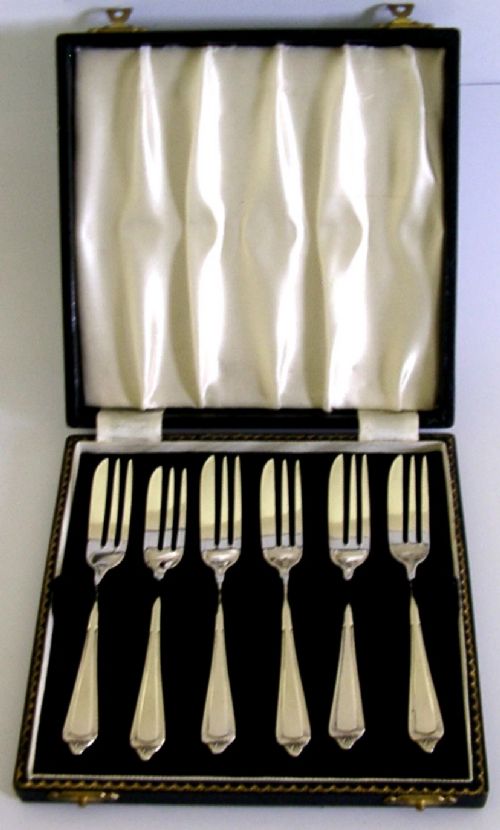 CASED SET OF SIX STERLING SILVER CAKE PASTRY FORKS 1960 104G - ADDITIONAL PHOTO 2