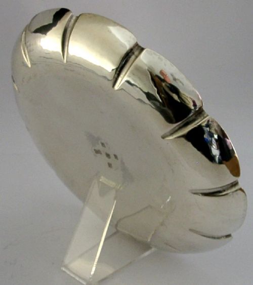 HEAVY 264G IRISH SOLID STERLING SILVER STRAWBERRY DISH BOWL 1951 PLANNISED - ADDITIONAL PHOTO 3