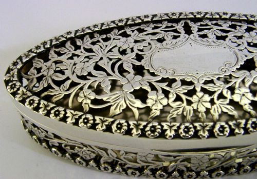 LARGE 5 INCH HIGH QUALITY ENGLISH STERLING SILVER PIERCED BOX CHESTER 1913 - ADDITIONAL PHOTO 1