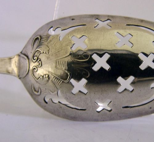 FANCY BACK GEORGIAN STERLING SILVER MOTE SPOON C1760S ANTIQUE WALLIS - ADDITIONAL PHOTO 1