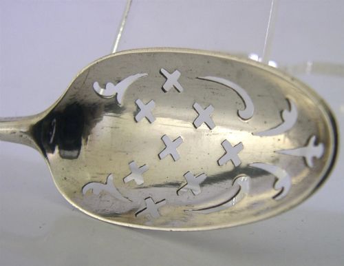 FANCY BACK GEORGIAN STERLING SILVER MOTE SPOON C1760S ANTIQUE WALLIS - ADDITIONAL PHOTO 9