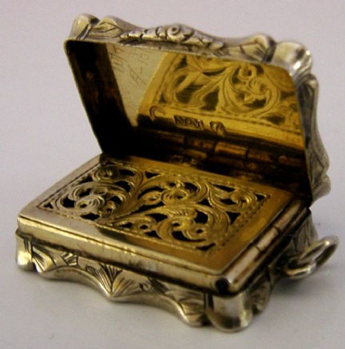 BEAUTIFUL NATHANIEL MILLS VICTORIAN STERLING SILVER VINAIGRETTE BOX 1851 - ADDITIONAL PHOTO 3