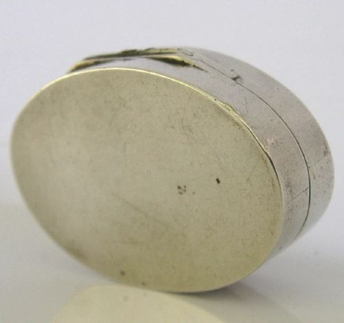 An open Georgian silver oval vinaigrette box featuring a translucent banded agate lid insert and a perforated gold-gilded floral inner grille. View XI