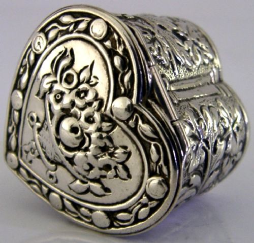 VERY PRETTY SOLID SILVER LOVE HEART BOX c1900 ANTIQUE View II