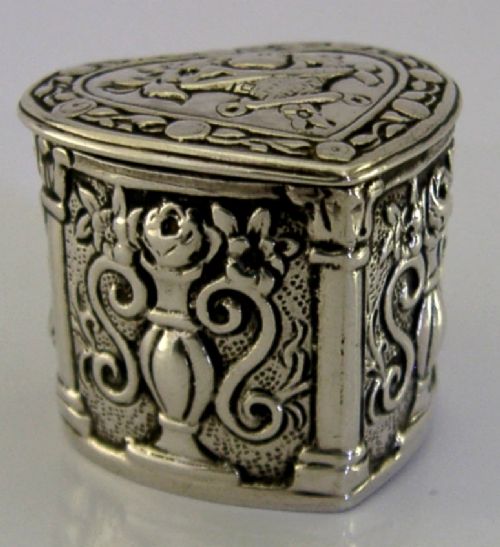 VERY PRETTY SOLID SILVER LOVE HEART BOX c1900 ANTIQUE View IV