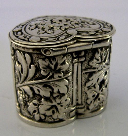 VERY PRETTY SOLID SILVER LOVE HEART BOX c1900 ANTIQUE View VII