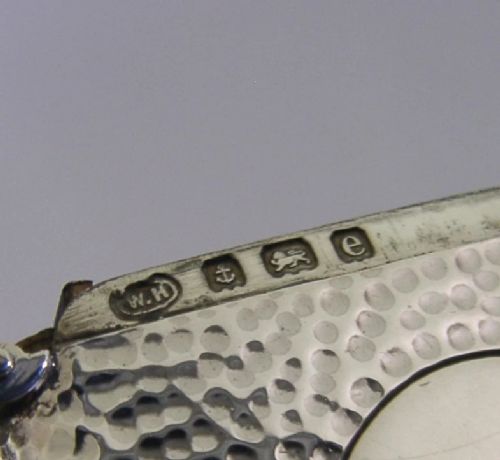 An Edwardian sterling silver pocket vesta case featuring a planished hammered surface and a central unengraved circular cartouche. View VII