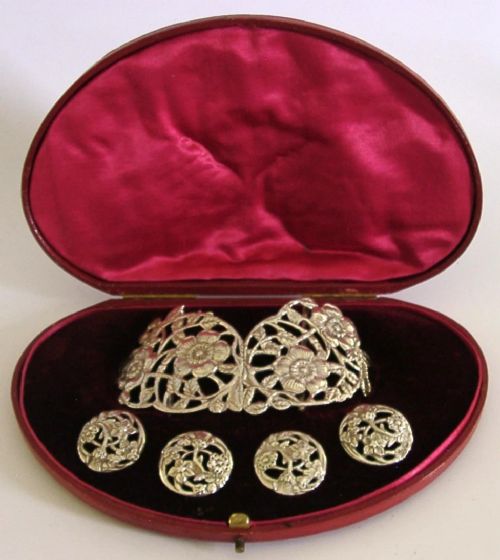Rare Antique Cased Four Sterling Silver Buttons & Belt Buckle English Rose 1902