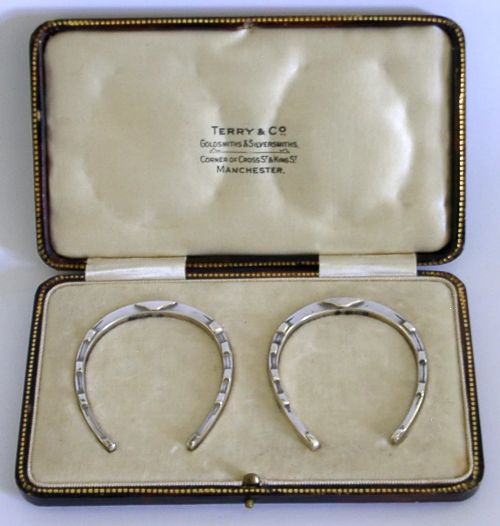 Beautiful Cased Solid Sterling Silver Horse Shoe Napkin Rings 1928 English