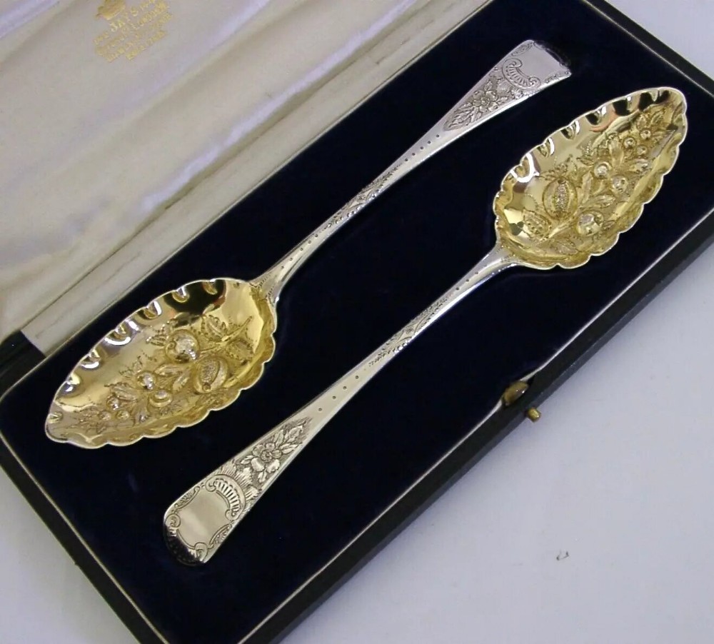 CASED PAIR OF BATEMAN STERLING SILVER BERRY SERVING SPOONS 1805 GEORGIAN ANTIQUE 122g