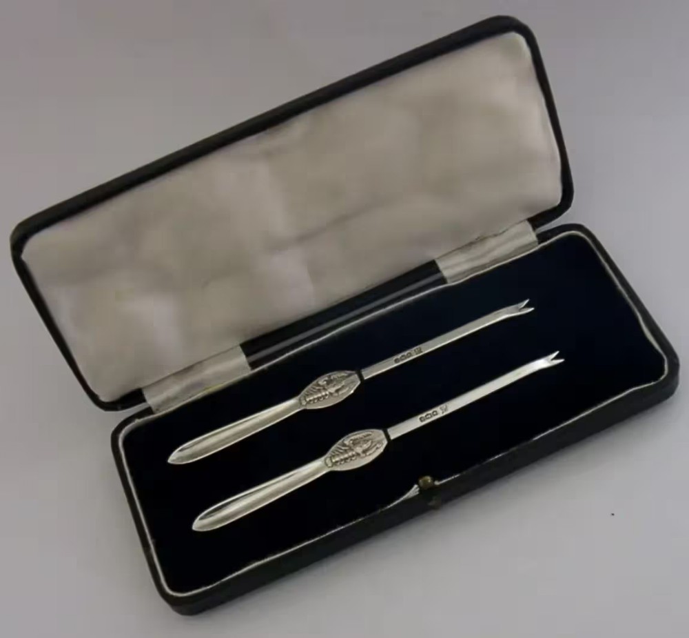 CASED PAIR OF STERLING SILVER LOBSTER PICKS 1924 ENGLISH ANTIQUE MINT