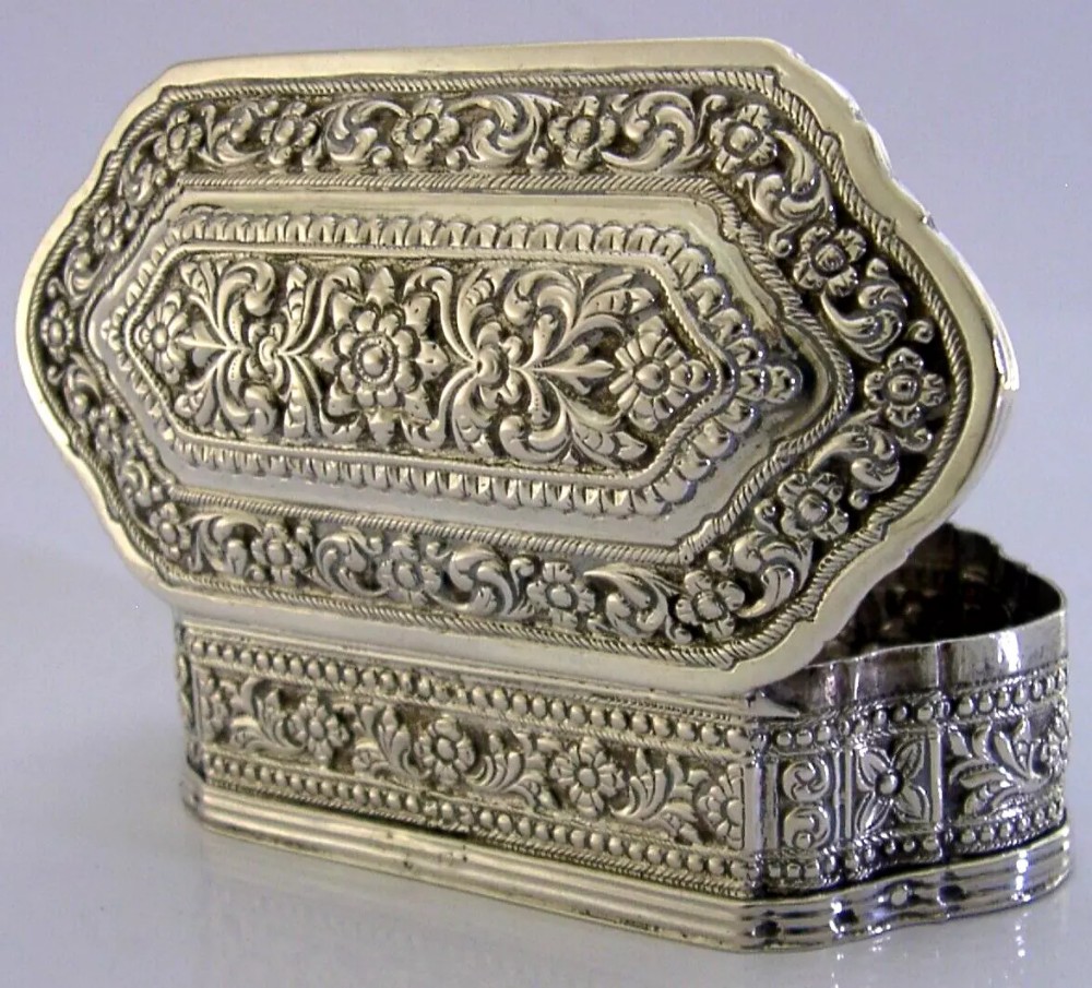 LOVELY INDIAN CEYLON SOLID SILVER BOX 77g c1900 ANTIQUE