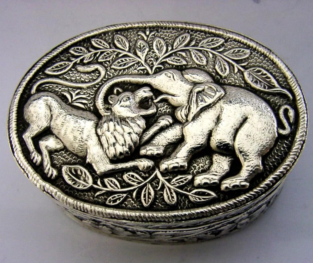 STUNNING LION & ELEPHANT INDIAN SOLID SILVER TABLE BOX c1920 ANTIQUE 66g