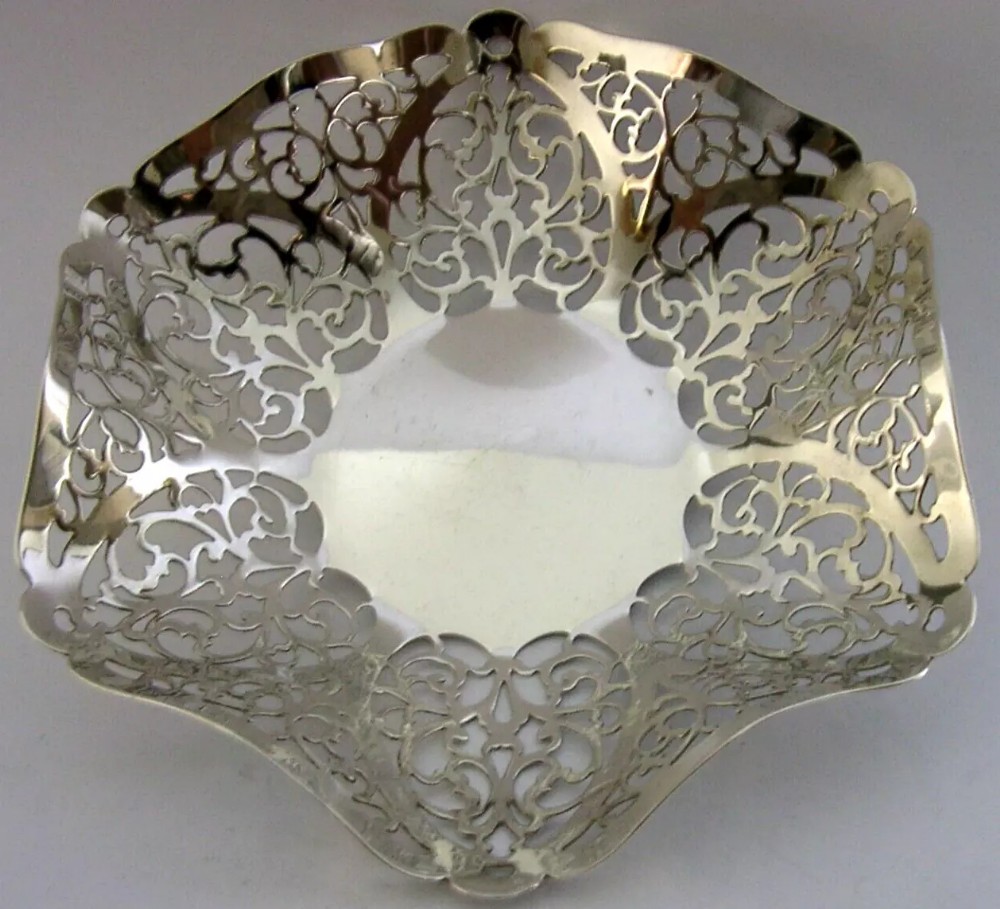 BEAUTIFUL 82g ENGLISH SOLID STERLING SILVER NUT DISH SWEET BOWL 1969