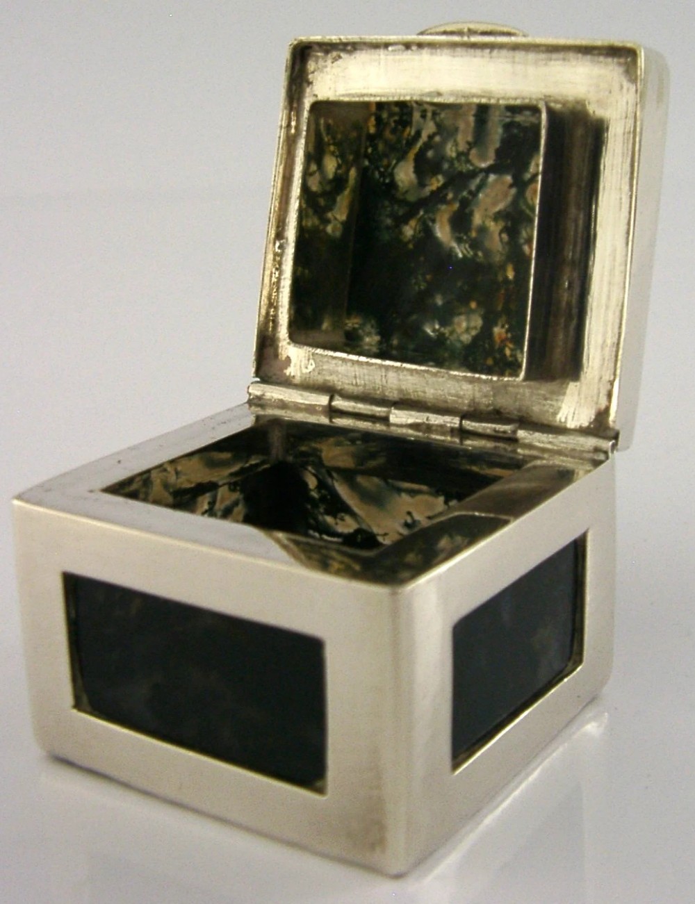 STUNNING INDIAN SOLID SILVER MOSS AGATE BOX c1920 ANTIQUE 78g
