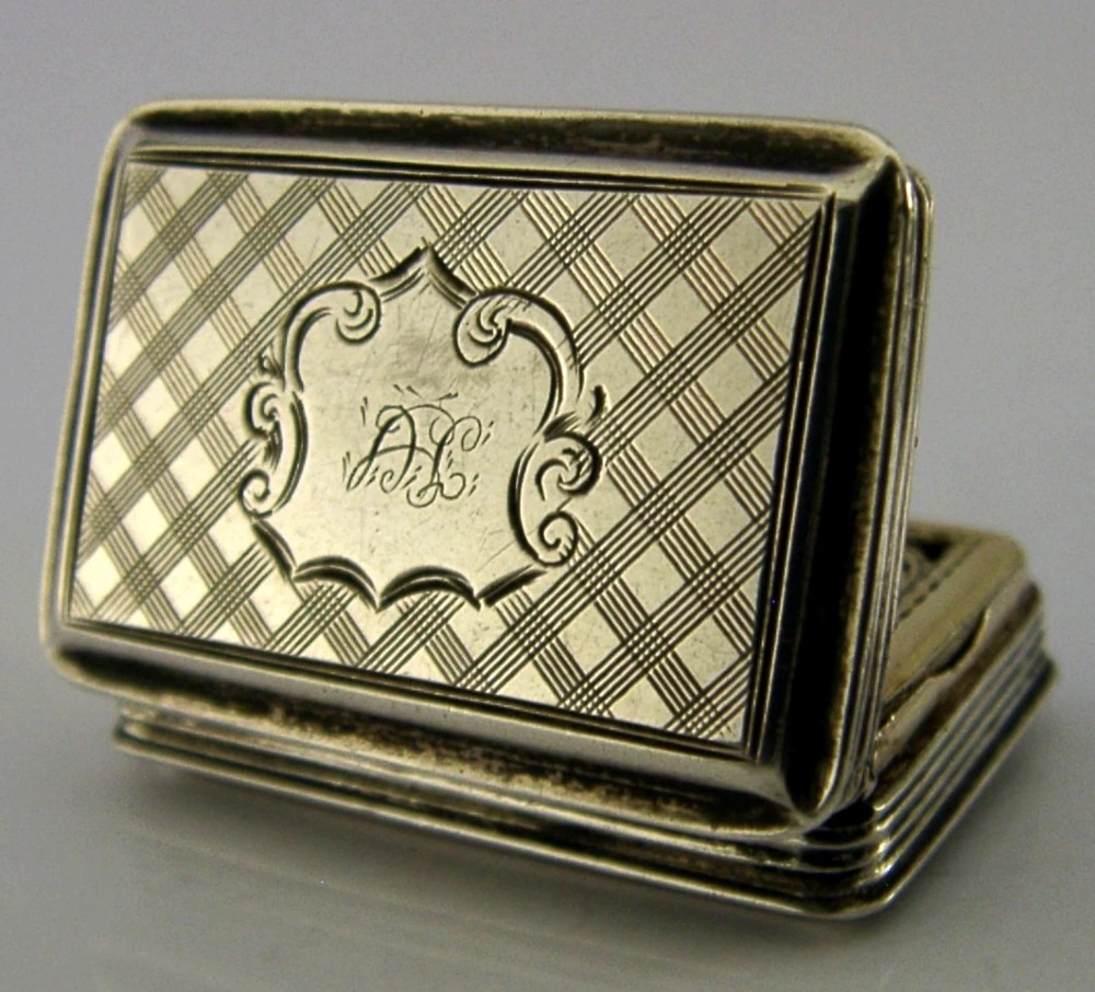 SUPERB NATHANIEL MILLS ENGLISH VICTORIAN STERLING SILVER VINAIGRETTE BOX 1843 View IV