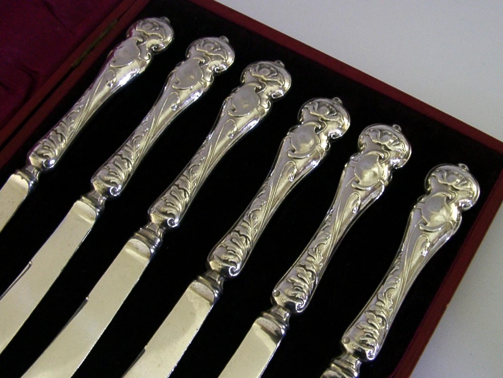 SIX STERLING SILVER HANDLED BUTTER SPREADERS ART NOUVEAU CUTTLERY 1903 CASED View II