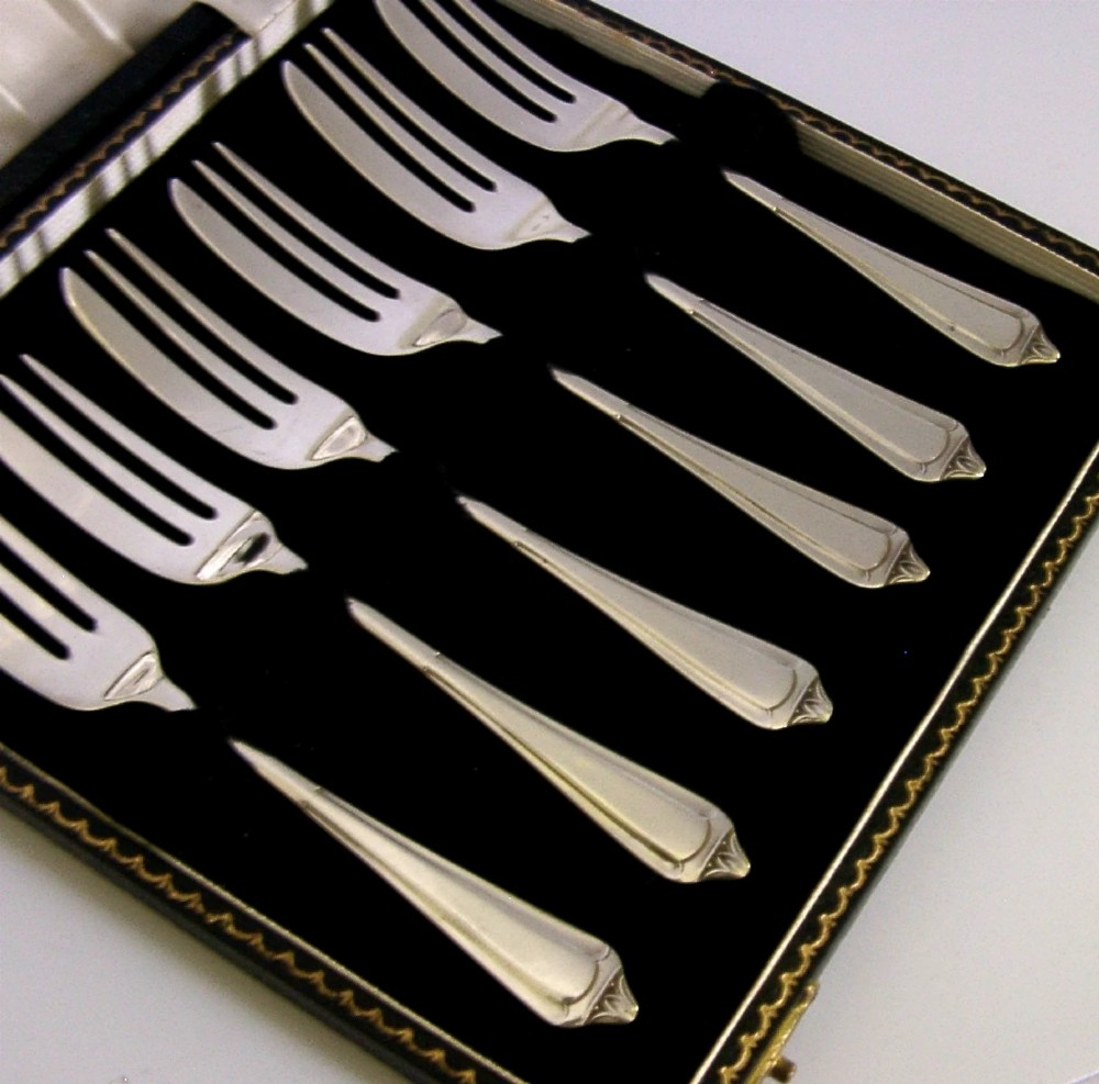 CASED SET of SIX STERLING SILVER CAKE PASTRY FORKS 1960 104g View II