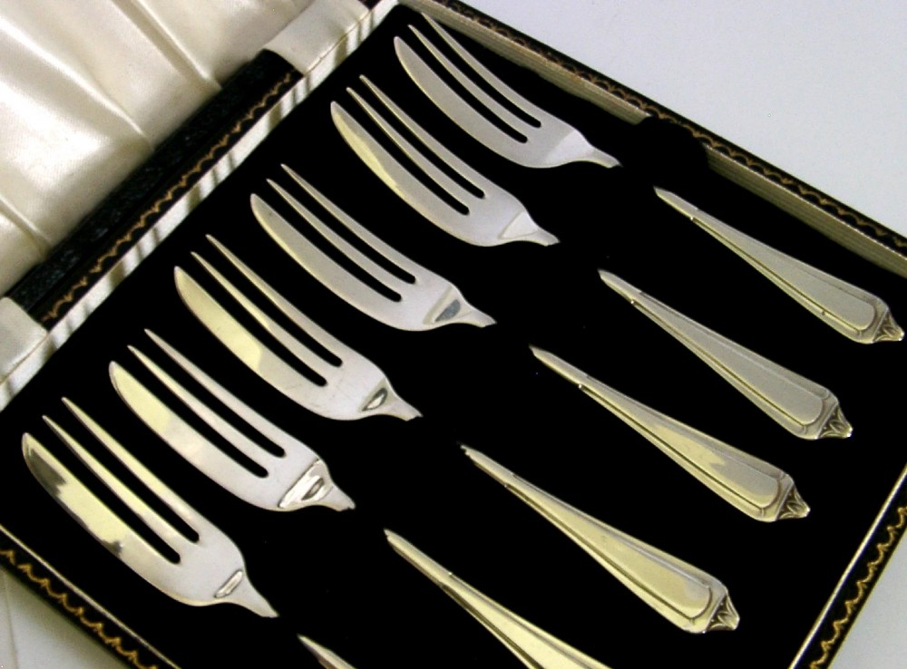 CASED SET of SIX STERLING SILVER CAKE PASTRY FORKS 1960 104g View IV