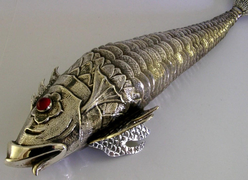 A mid-twentieth-century Spanish 915 silver articulated fish figure with engraved scales, structured fins, and a red cabochon eye. View III