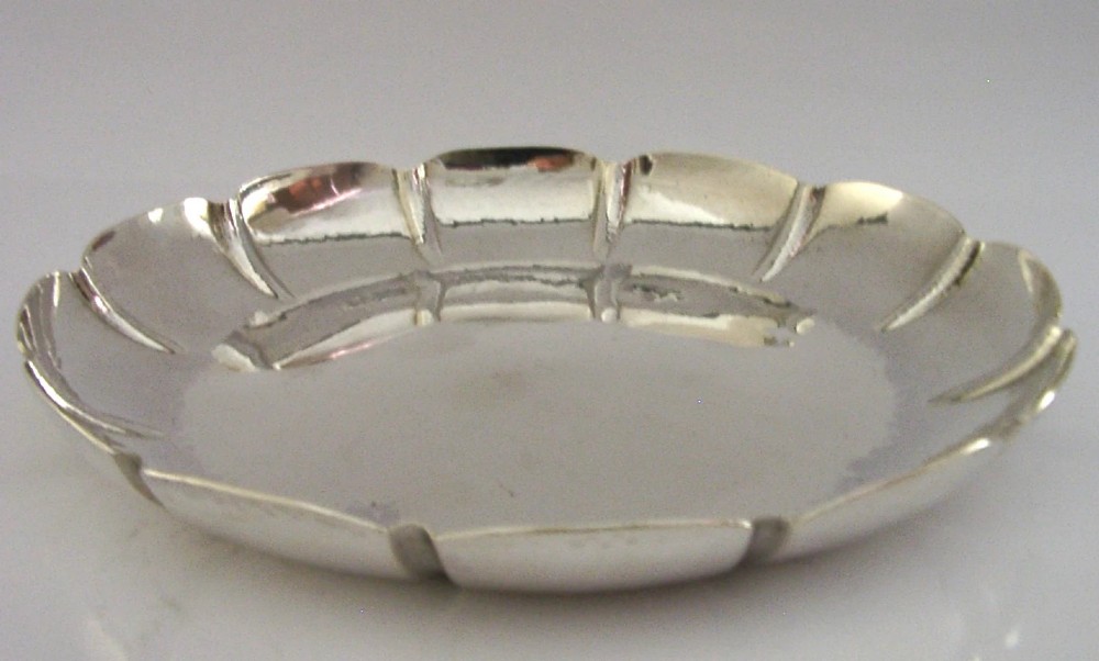 HEAVY 264g IRISH SOLID STERLING SILVER STRAWBERRY DISH BOWL 1951 PLANNISED View V