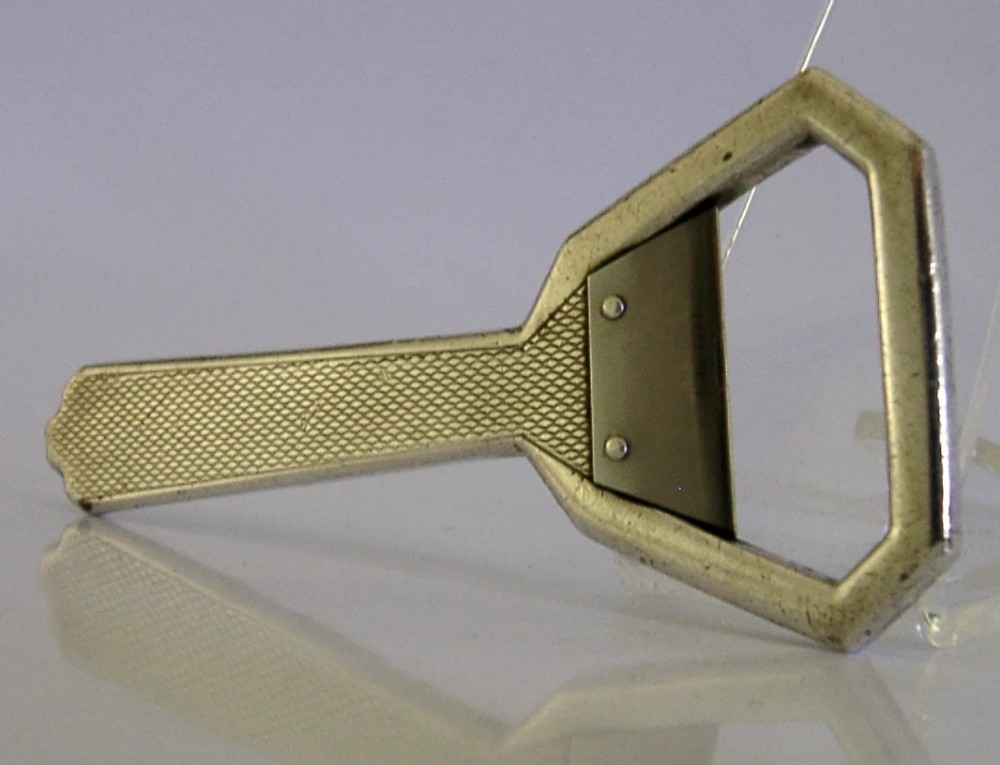 SUPERB STERLING SILVER BOTTLE OPENER ART DECO CHESTER 1939 BARWARE View II