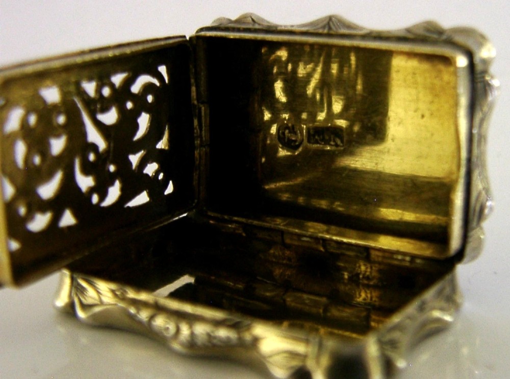 BEAUTIFUL NATHANIEL MILLS VICTORIAN STERLING SILVER VINAIGRETTE BOX 1851 View V