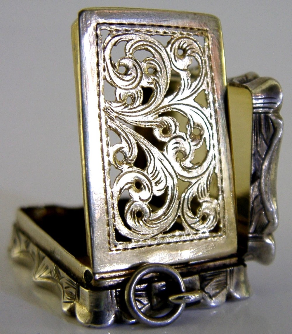 BEAUTIFUL NATHANIEL MILLS VICTORIAN STERLING SILVER VINAIGRETTE BOX 1851 View VIII