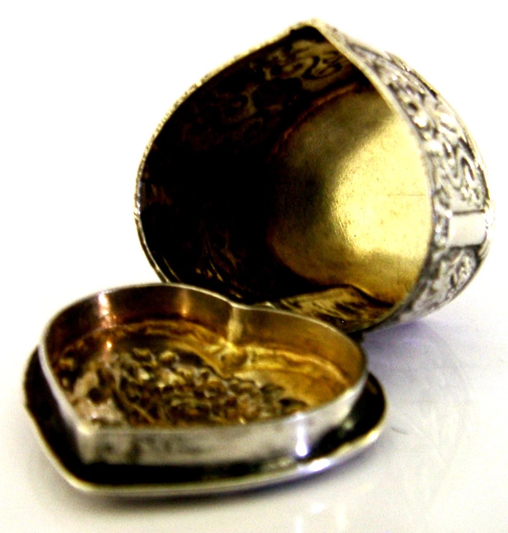 VERY PRETTY SOLID SILVER LOVE HEART BOX c1900 ANTIQUE View III