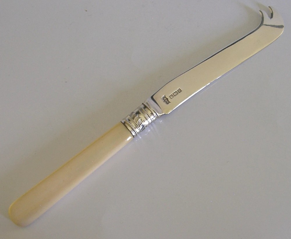 ANTIQUE EDWARDIAN SOLID STERLING SILVER CHEESE SLICE KNIFE 1908 ENGLISH 44g