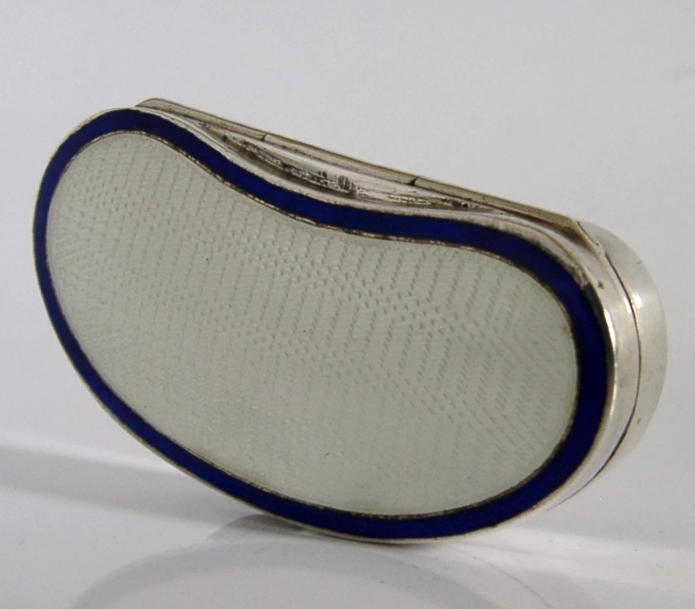 An Edwardian kidney-shaped sterling silver box featuring a white guilloche enamelled lid bordered with deep royal blue enamel. View III
