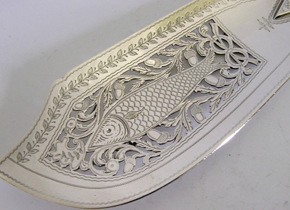 A George IV sterling silver fish slice featuring a hand-pierced central fish motif with leaf engraving and a contoured handle. View III