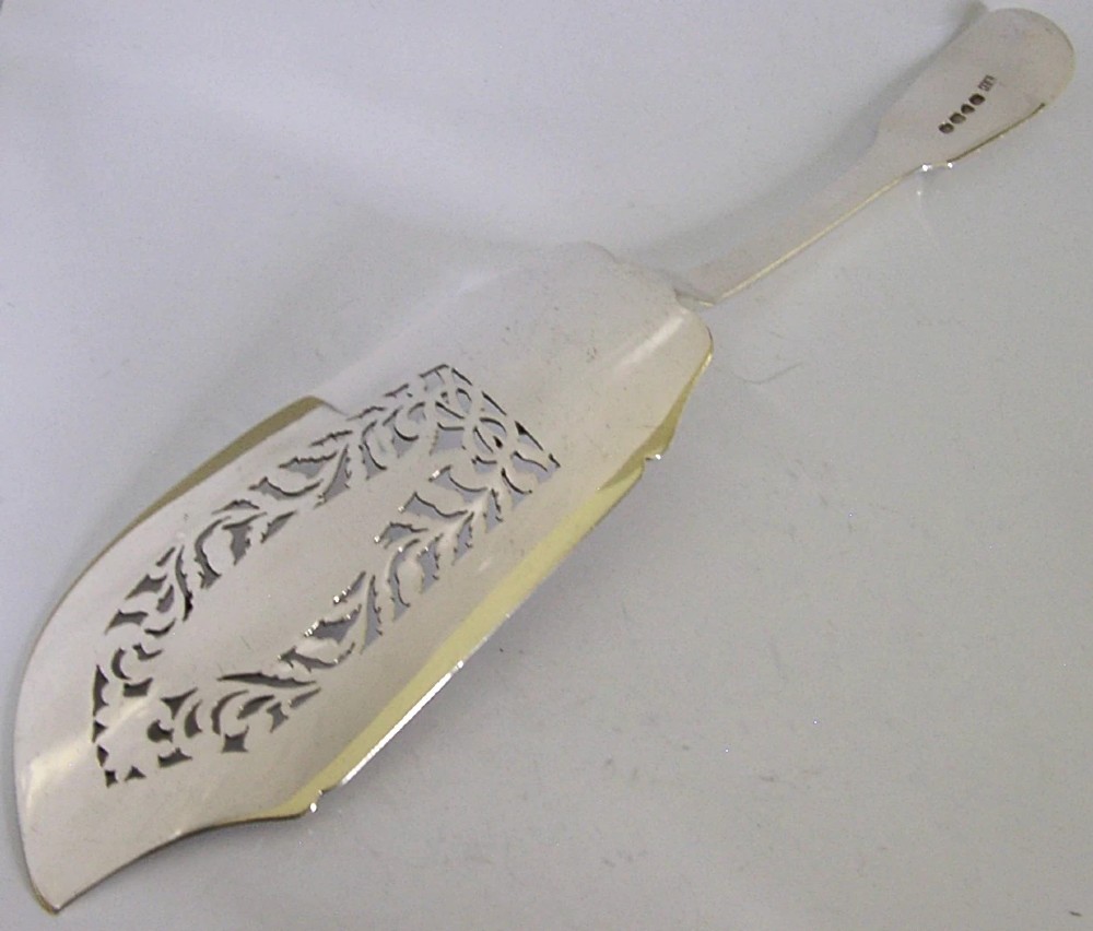A George IV sterling silver fish slice featuring a hand-pierced central fish motif with leaf engraving and a contoured handle. View V