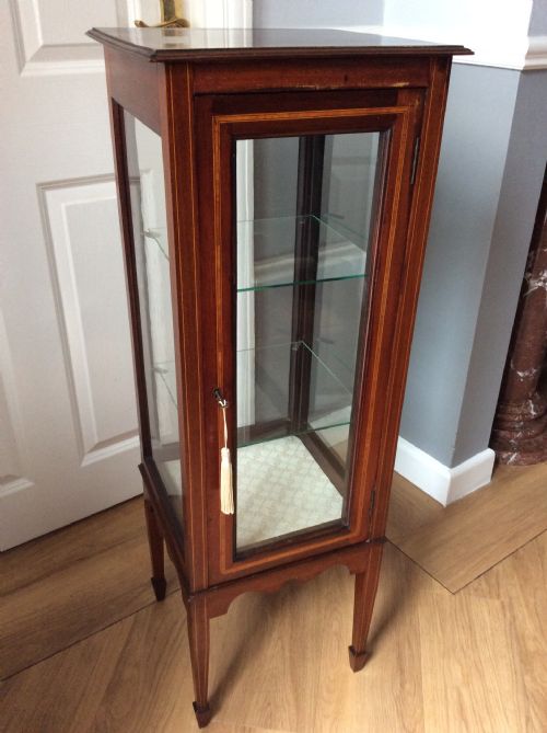 Small Free Standing Display / Bijouterie Cabinet