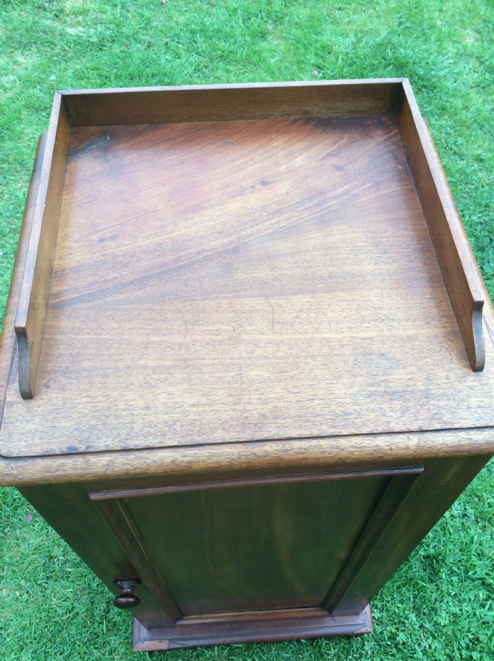 Victorian mahogany bedside cupboard  View IV