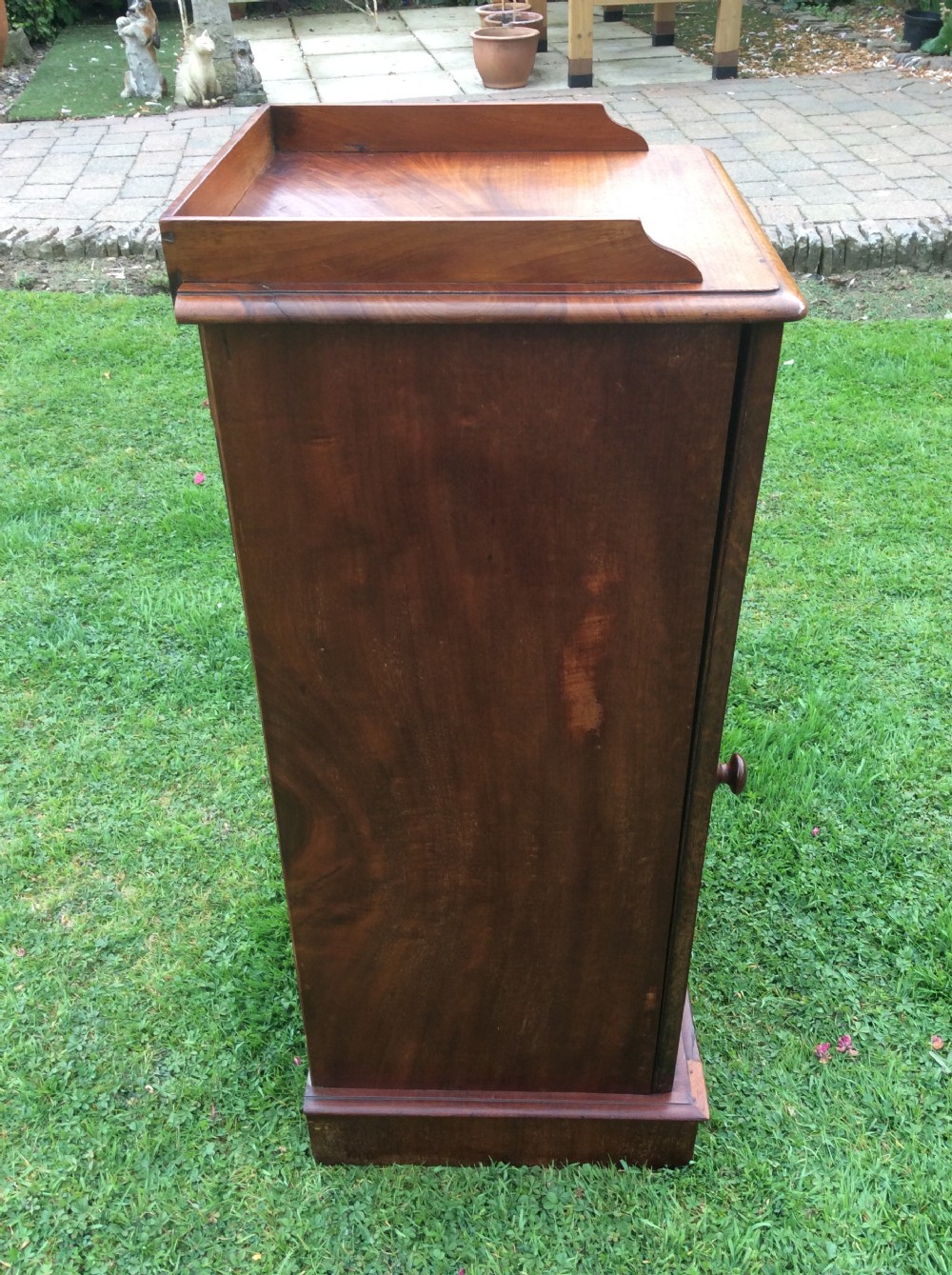 Victorian mahogany bedside cupboard  View X